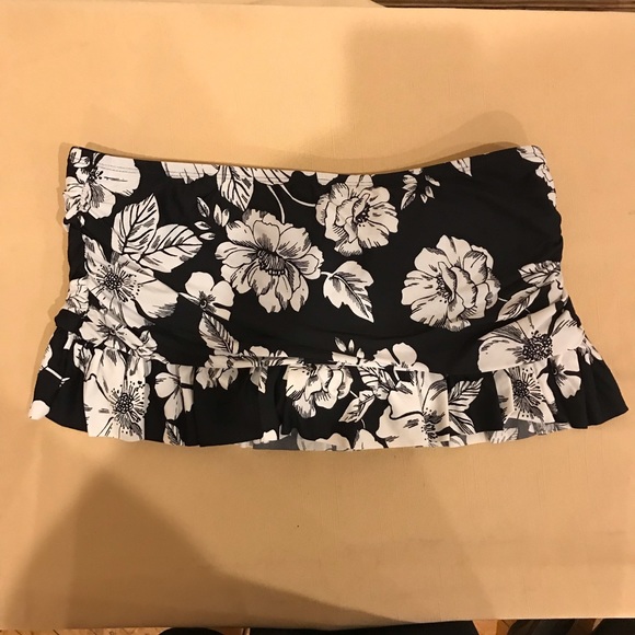 SOLD ON MERCARI! Anne Cole black white floral - Picture 5 of 8